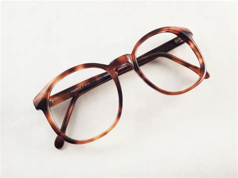 large frame tortoise shell glasses.